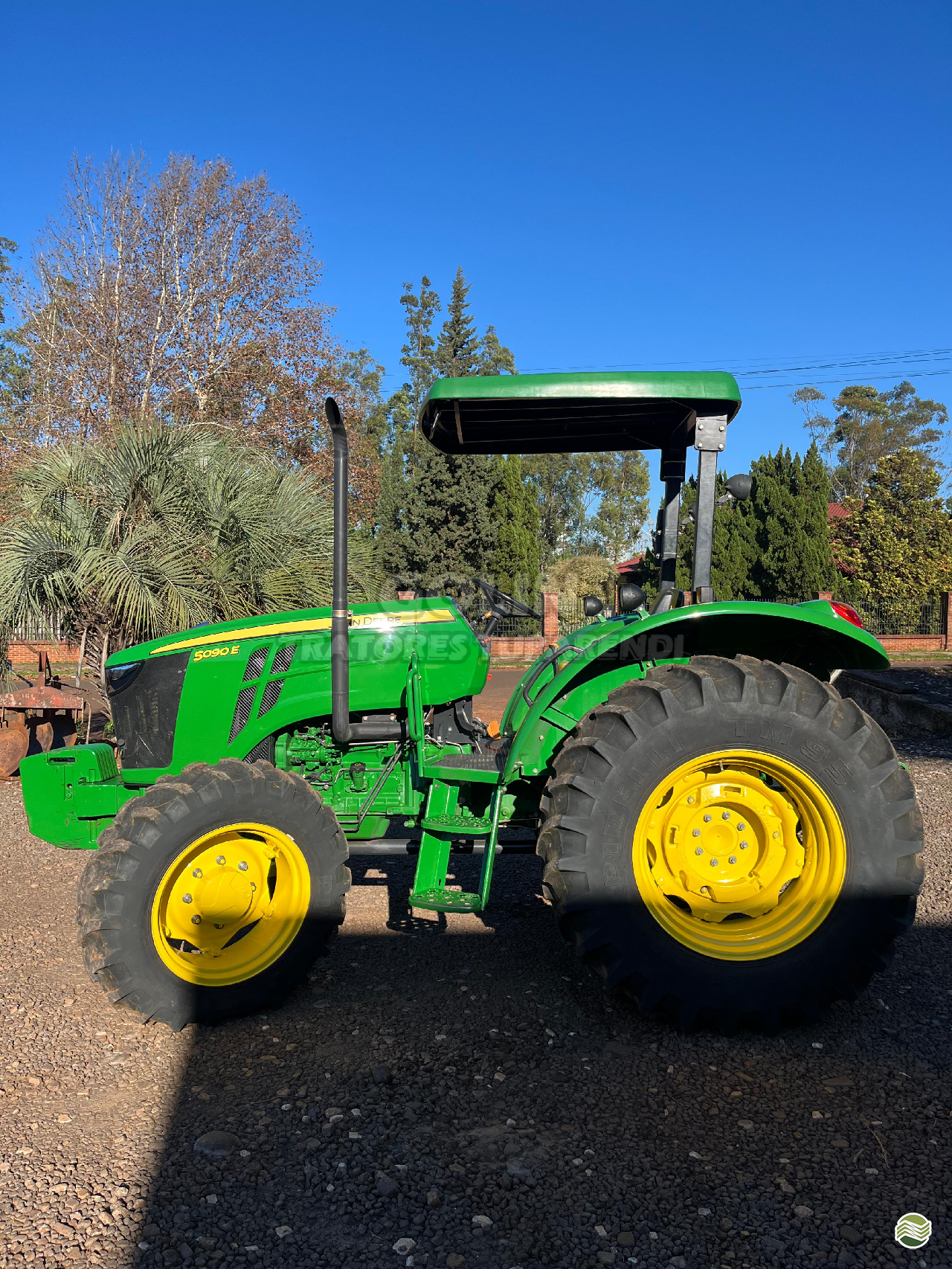 TRATOR JOHN DEERE JOHN DEERE 5090E Tração 4x4 Golin Tratores TUPARENDI RIO GRANDE DO SUL RS